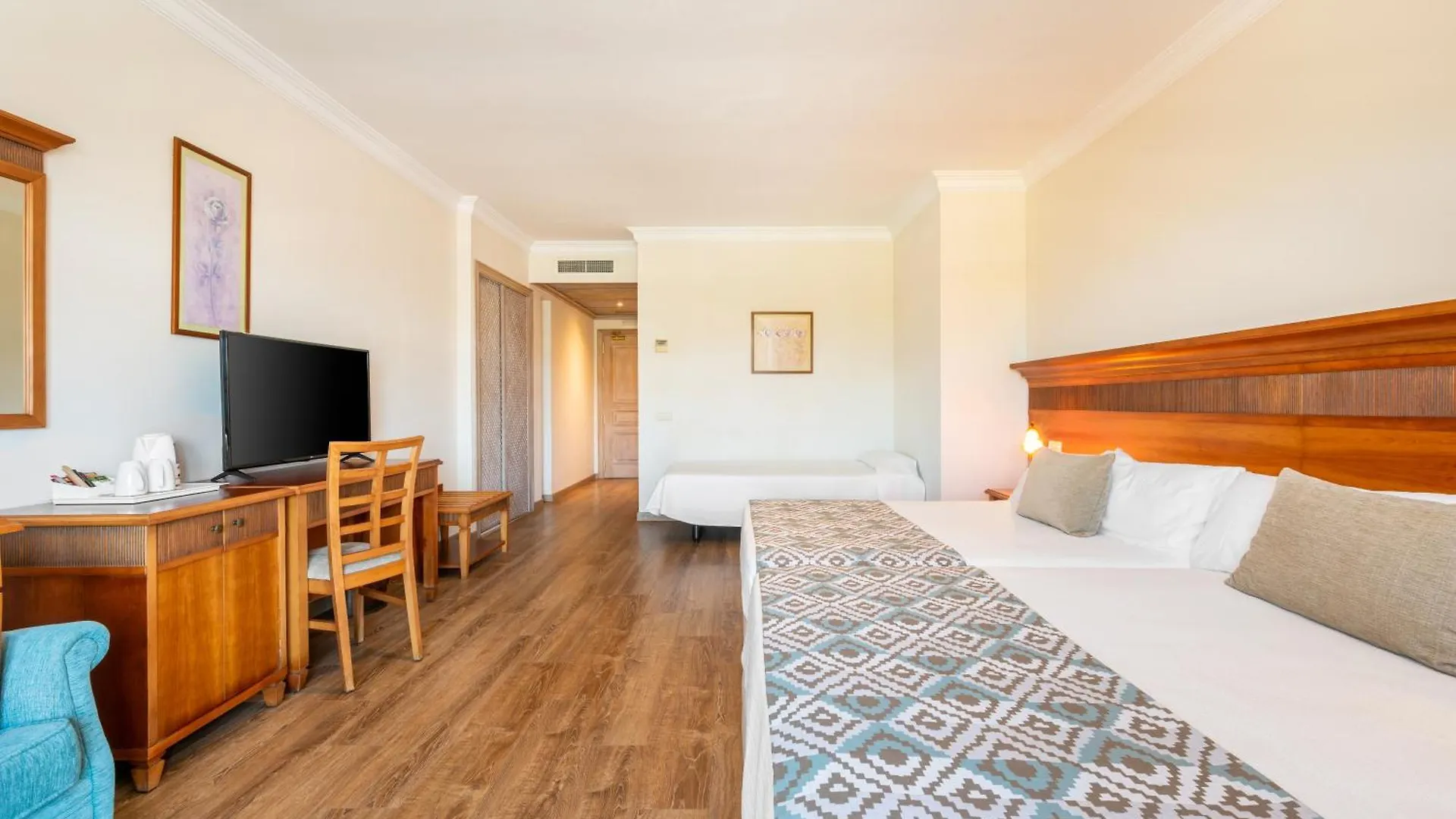 Globales Paraiso Beach Estepona Spanien
