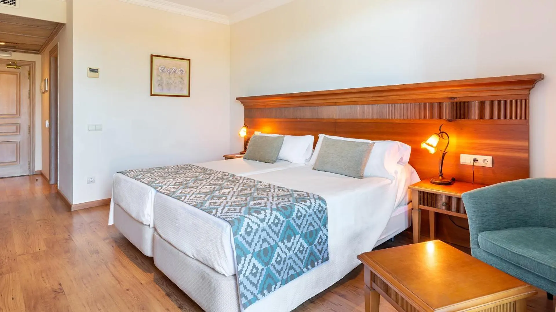Globales Paraiso Beach Estepona Hotel