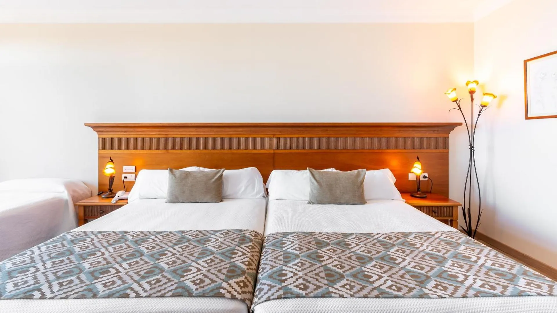 Globales Paraiso Beach Estepona Hotel