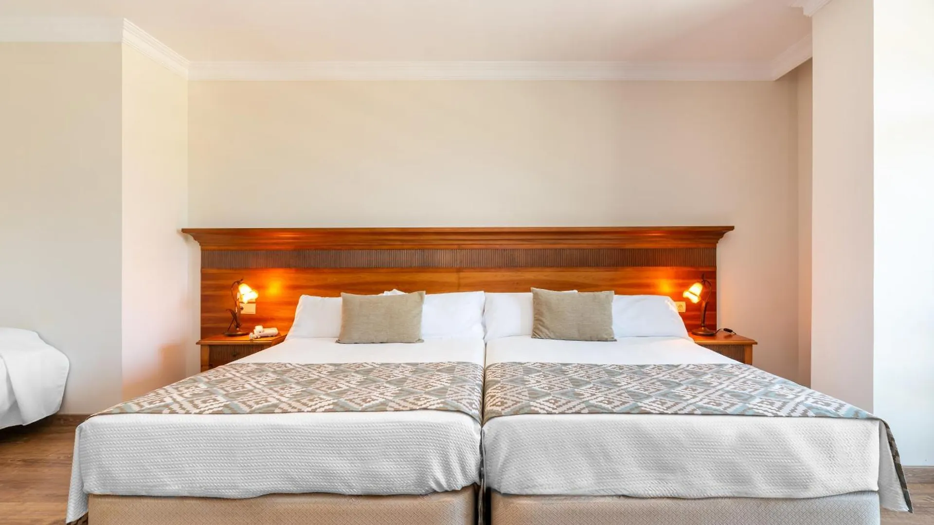Globales Paraiso Beach Estepona